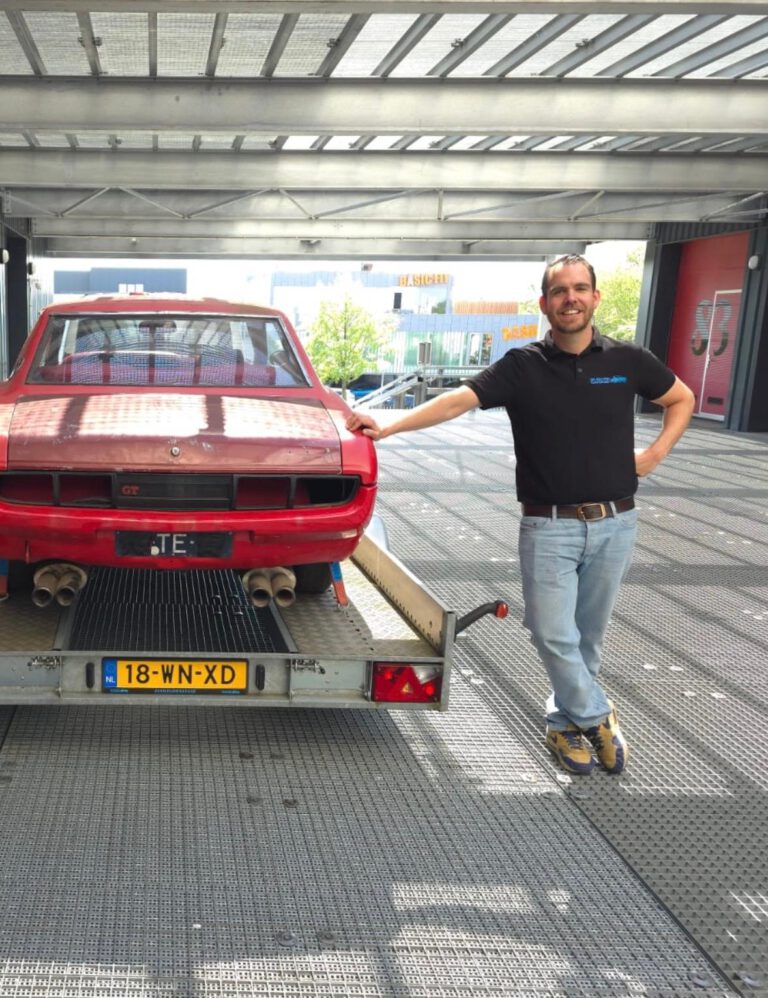Fabian Bokern naast zijn eigen klassieker